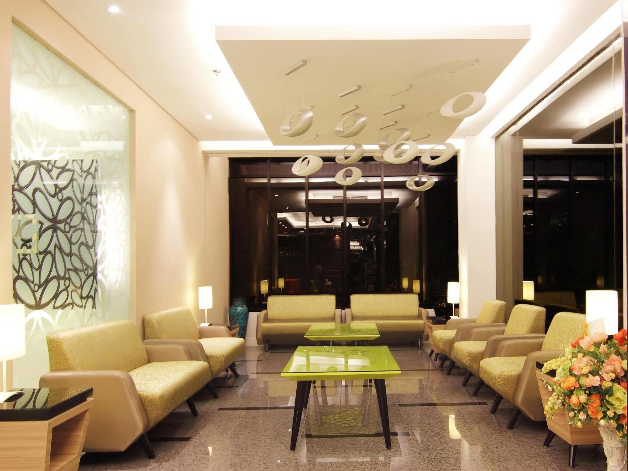 Royal City Hotel Jakarta Exterior foto