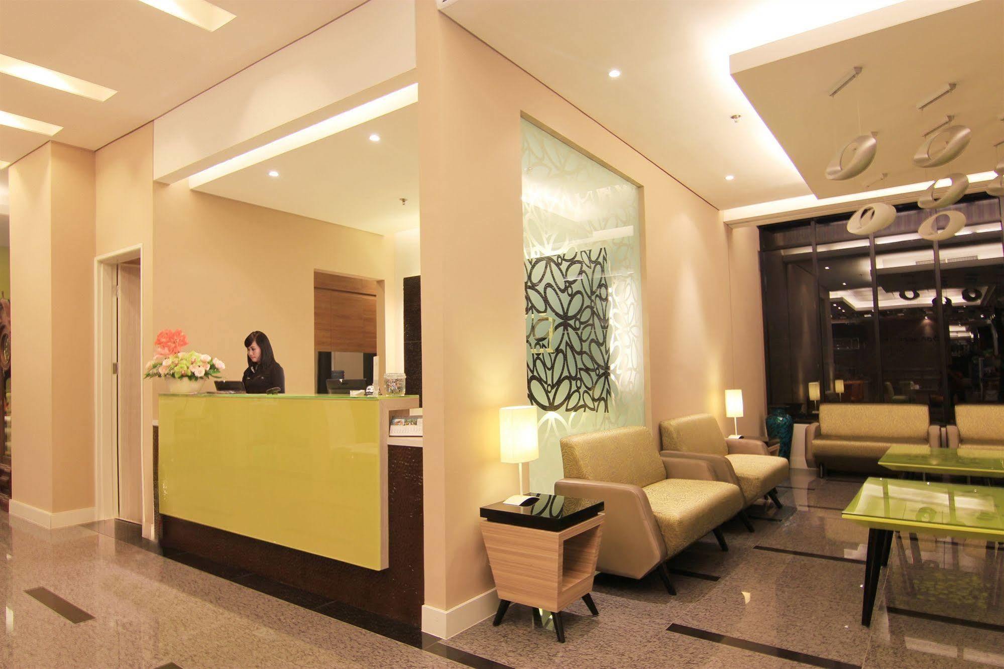 Royal City Hotel Jakarta Exterior foto