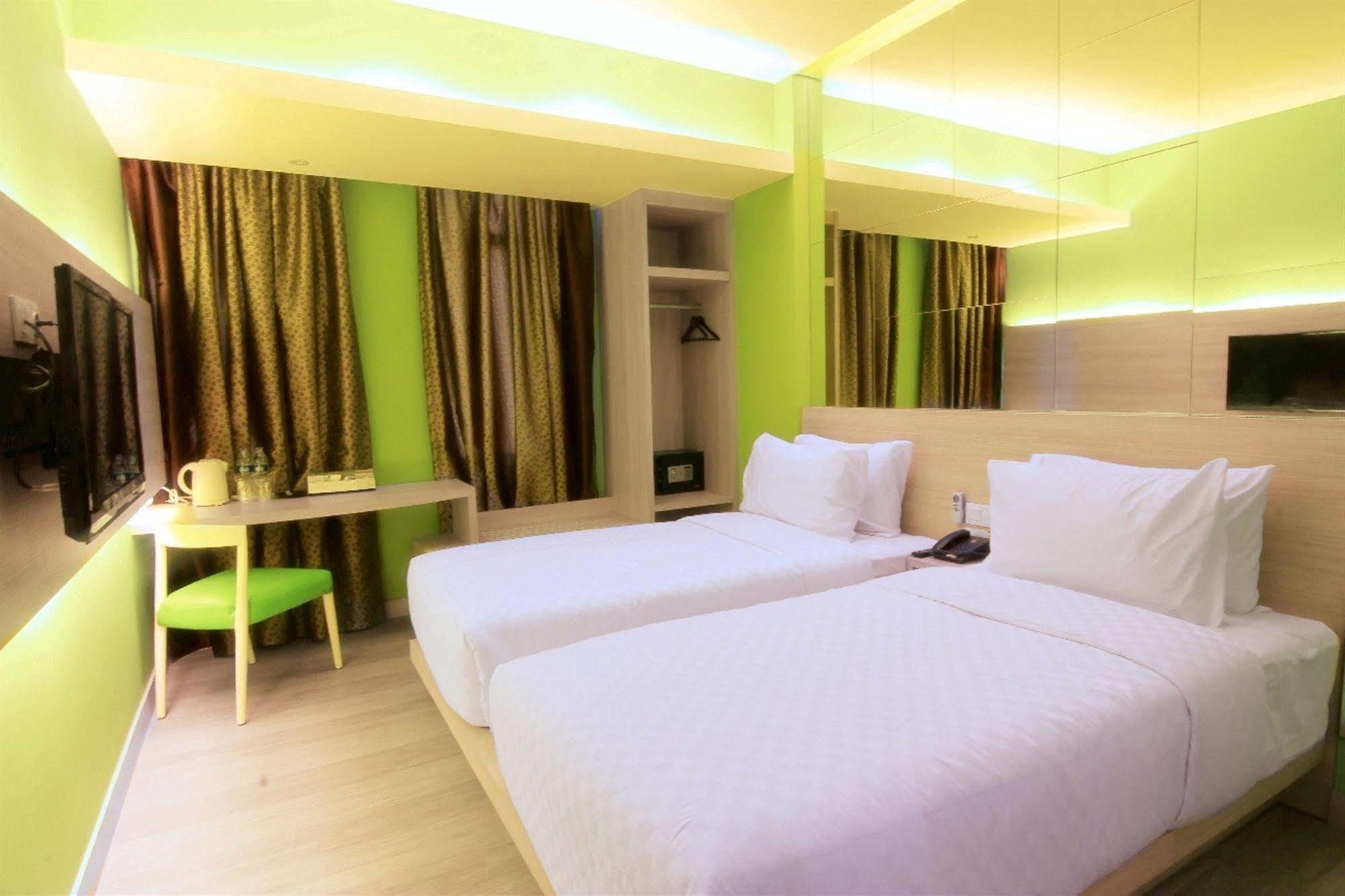 Royal City Hotel Jakarta Exterior foto